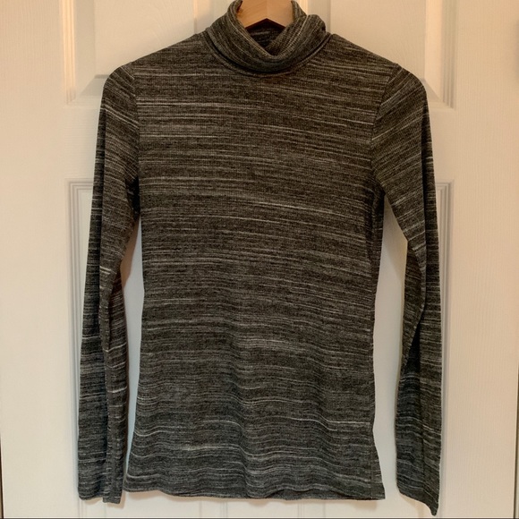 Banana Republic layering turtleneck - Picture 2 of 5